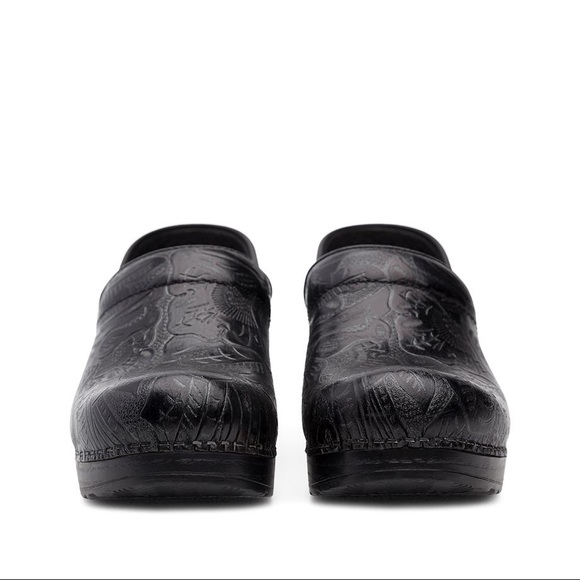 Dansko Professional Black Tooled Clogs Size 39 Design Leather Shoes - Picture 2 of 9